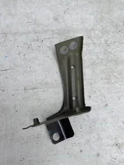 Support de montage d'aile avant gauche VW Passat B8 14-