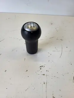 Pomo de mudanças Mitsubishi Colt OEM - Usado