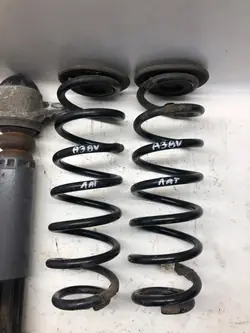 Takaiskuvaimentimet jousilla Audi A3 8V