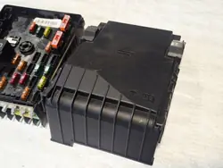 Caja de fusibles OEM 3C0937125 para VW Passat B6