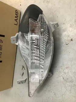 Hyundai IONIQ vasen etusumu OEM 92303 GI000