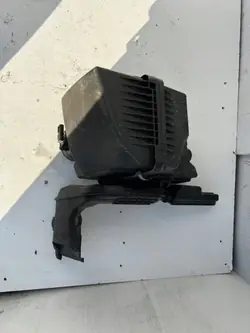 Mazda Luftfiltergehäuse OEM SH01-133AY Gebraucht