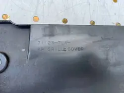 Radiatorrooster Honda CR-V OEM 71125TLA - Gebruikt