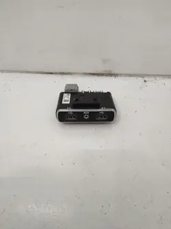 USB/AUX-Anschluss OEM 33374073 für Alfa Romeo Stelvio