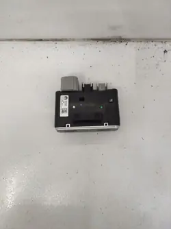 USB/AUX-portti OEM 33374073 Alfa Romeo Stelviolla