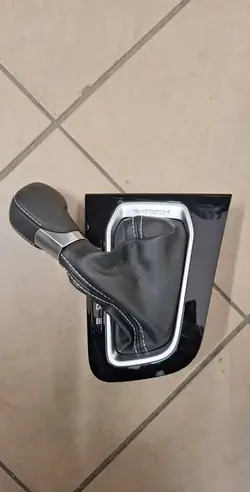Pochette pommeau boîte auto Renault Arkana OEM 969353867R