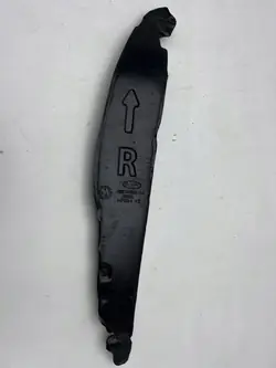 OEM R2KB 16E560 AA Fram Höger Stänkskydd Ford