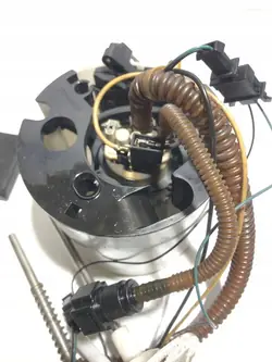 Pompe à carburant Audi A6 C6 OEM 4F0919051AD 3.2FSI
