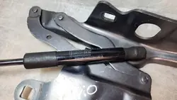 Alfa Romeo Stelvio vänster motorhuvesgångjärn OEM 9490087900