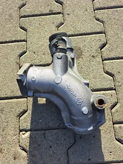 Vattenpumps armbågsbas OEM 20527991 för Volvo FH FM 13