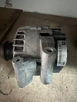 Vaihtovirtageneraattori Opel 13500331