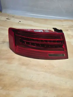 Audi A5 COUPE Lámpara trasera izquierda LED 8T0945095H