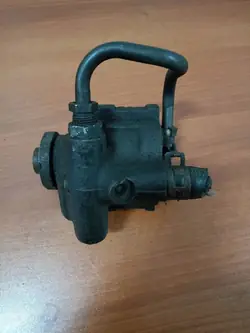 Pompe de direction assistée Renault Laguna II