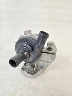 Bomba de agua auxiliar Volvo V60 II 2.0B OEM 31493259