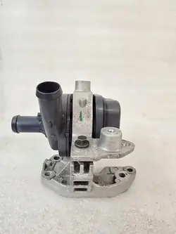 Pompe à eau auxiliaire Volvo V60 II 2.0B OEM 31493259