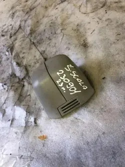 OEM 657858633A vasen peilin kotelo Skodalle