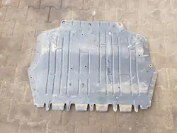 OEM 1K0825237AG moottorisuojus Skoda Octavia II:lle
