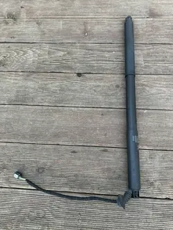 VOLVO V90 II Baklucka Ställdon Höger 31385256