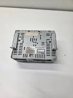 Radio CD Ford OEM EM2T19C107CF de segunda mano