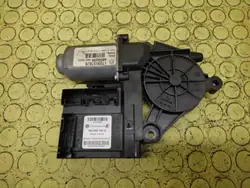 Skoda Octavia II Ikkunamoottori OEM 1T0959702B Oikea etu