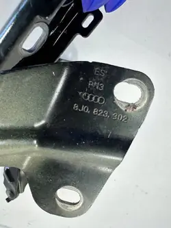 Audi Q3 8U Charnière de Capot OEM 8U0823302