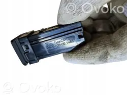 Prise USB Toyota RAV4 OEM FC0600089 - Occasion