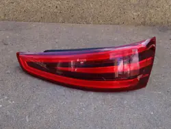 AUDI Q3 8U 11-14 Lámpara LED Trasera Derecha OEM 8U0945094A