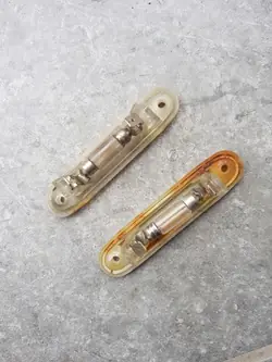 Luz de matrícula Mercedes W123 OEM 1238200262 - Usado