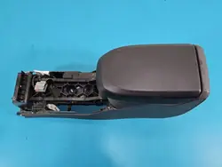 Tunneli nojatuoli OEM 7M51-R045M62-ADW Ford Kuga MK1:lle