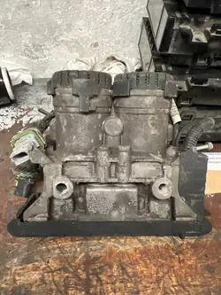 Volvo FH4 EBS-modulaattoriventtiili OEM 22225552