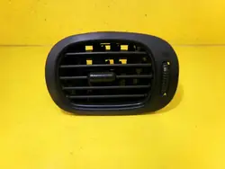 Oikea sivutuuletusritilä OEM DRC100410 Chrysler