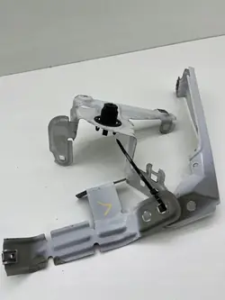 BMW X3 F25 etu vasen lokasuojan kiinnitys OEM A300