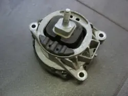 BMW X3 F25 X4 F26 Moottorin tuki OE 22116868489