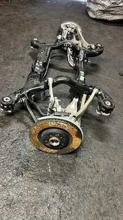 Audi Q5 Taka-akseli OEM 8MA505235K Käytetty