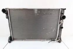 Mercedes W204 Vesijäähdytin OEM 2045003603 Käytetty