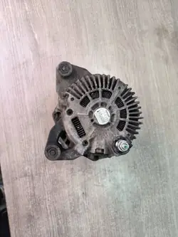 Vaihtovirtageneraattori Nissan Qashqai 2.0 DCi