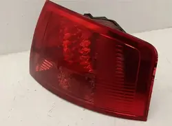 Feu arrière droit Audi A8 D3