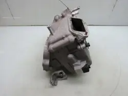 Enfriador de combustible Mazda OEM HF01-13565B - Usado