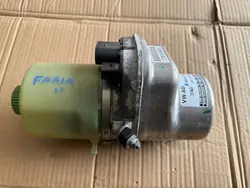 Pompe de direction TRW 6R0423156A pour Skoda Fabia II