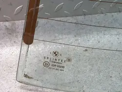 Vitre arrière BMW OE d'occasion OEM 8106539 pour 3 E30