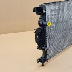 Ford Motor Radiator OEM DG938005AC - Gebruikt