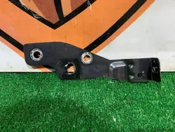 Suporte de para-lama esquerdo traseiro LR091708 Velar L560