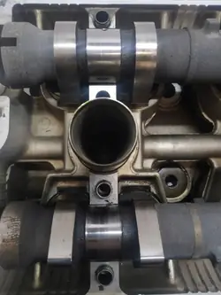 OEM 4L17B210 Sylinterikansi Suzuki Grand Vitara 2.7 V6