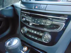 OEM KTPB Tehdasnavigaattororadio Peugeot 508:lle