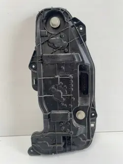 Inserção Farol Traseiro Direito OEM 03776150 VW T6.1