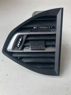 Grelha de ventilação esquerda central OEM 96782701 Peugeot 308 T9
