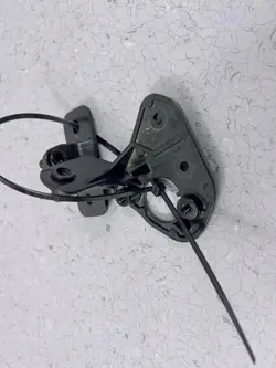 Support d'amortisseur capot inférieur gauche Tesla Model 3 2023 OEM