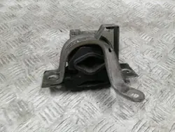 Fiatin moottorin kiinnitys 51739520