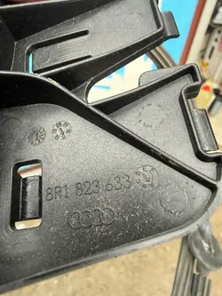 Manija apertura capó Audi Q5 OEM 8R1823633