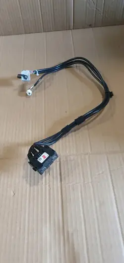 Porta USB Mercedes EQS OEM A2978202701 - Usado